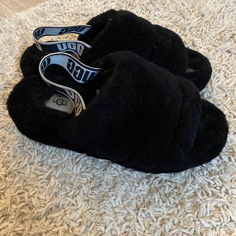 Woman’s fluff yea Ugg slides